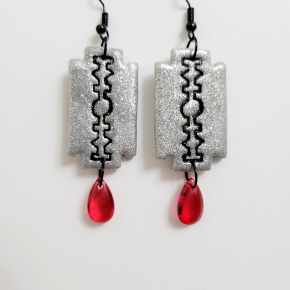 Razor blade earrings - Picture 3 of 3